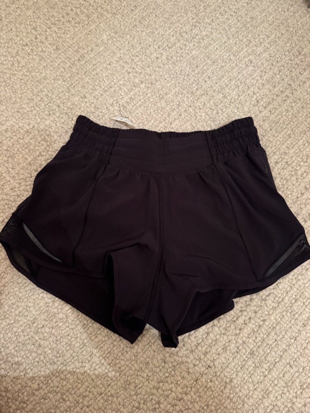 Lululemon size 2 black hotty hot shorts, 4" length